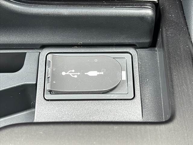 TOYOTA LEXUS ES300H 2019 Image 31