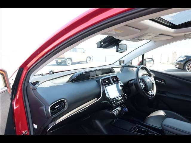 TOYOTA PRIUS 2021 Image 31