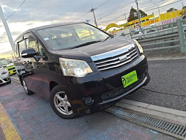 TOYOTA NOAH 2013 Image 31