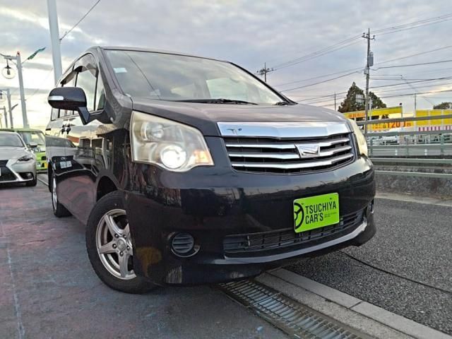TOYOTA NOAH 2013 Image 31