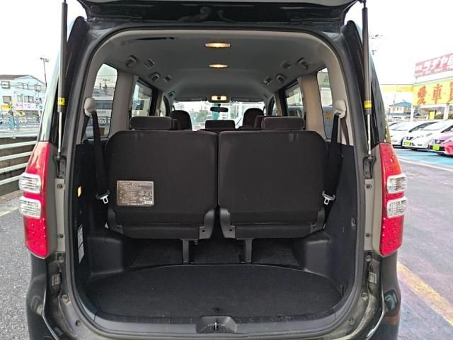 TOYOTA NOAH 2013 Image 31