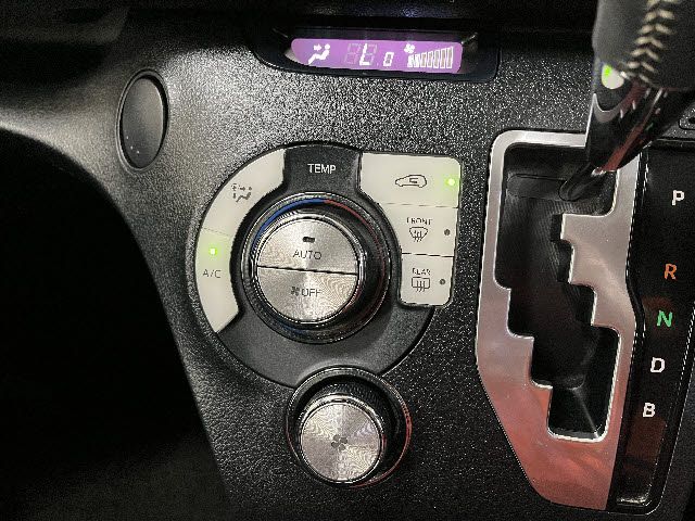 TOYOTA SIENTA HYBRID 2016 Image 31