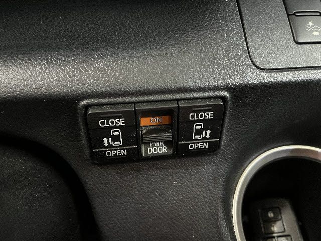 TOYOTA SIENTA HYBRID 2016 Image 31