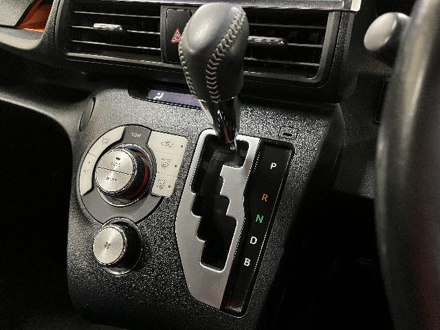 TOYOTA SIENTA HYBRID 2016 Image 31