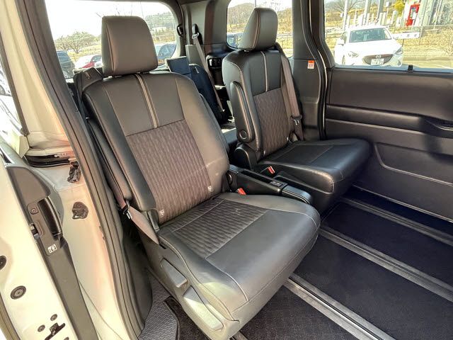 TOYOTA NOAH HYBRID 2024 Image 31