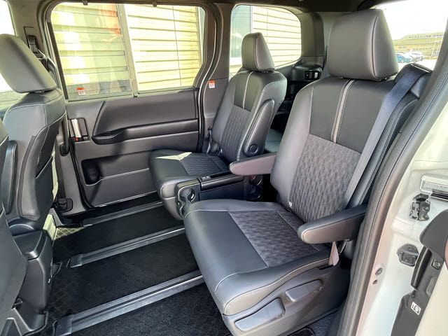 TOYOTA NOAH HYBRID 2024 Image 31