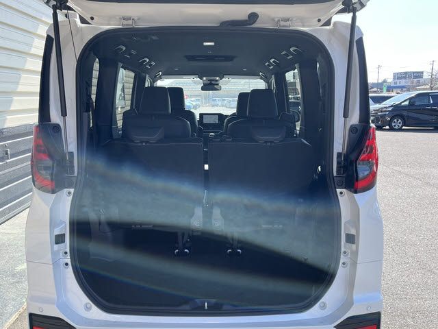 TOYOTA NOAH HYBRID 2024 Image 31