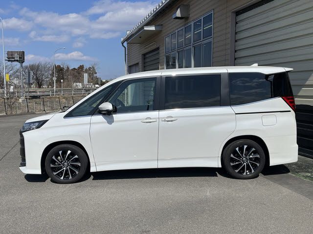 TOYOTA NOAH HYBRID 2024 Image 31
