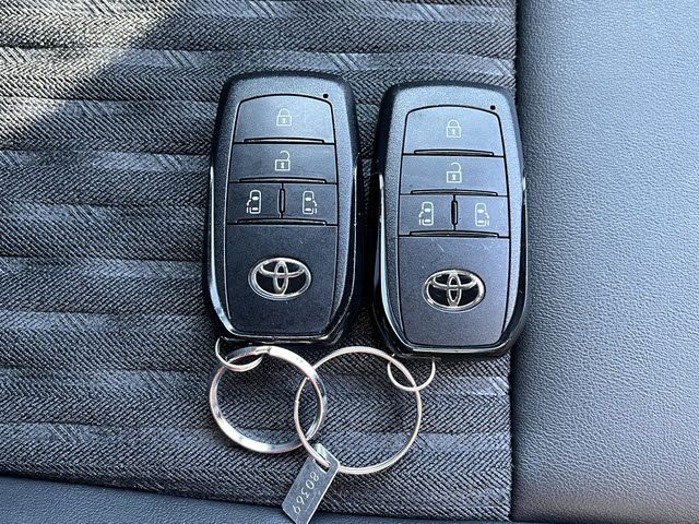 TOYOTA NOAH HYBRID 2024 Image 31