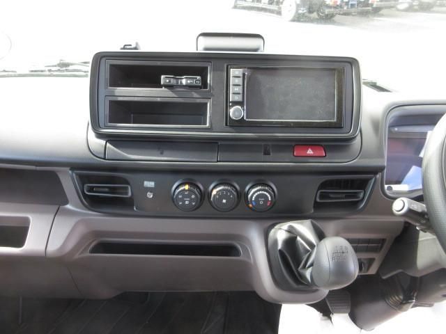 MITSUBISHI CANTER 2025 Image 31