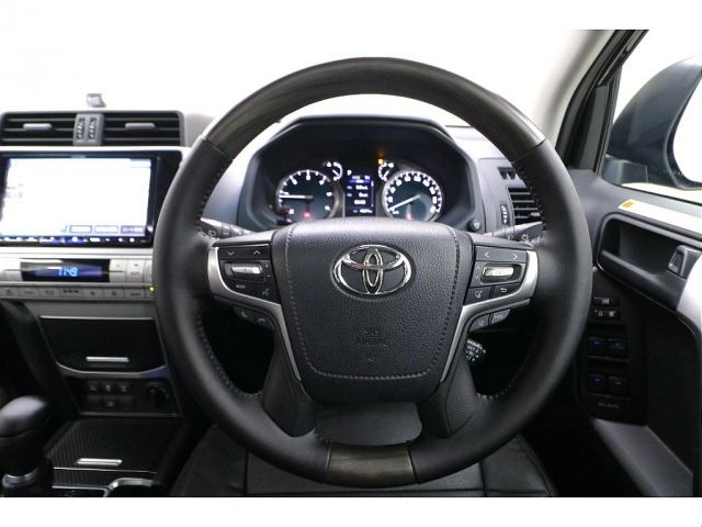 TOYOTA LANDCRUISER PRADO 2023 Image 31