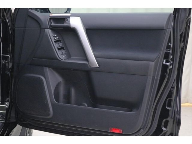 TOYOTA LANDCRUISER PRADO 2023 Image 31