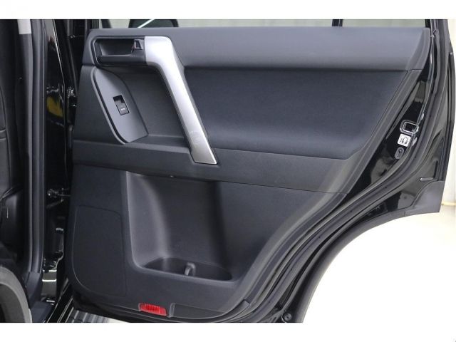 TOYOTA LANDCRUISER PRADO 2023 Image 31