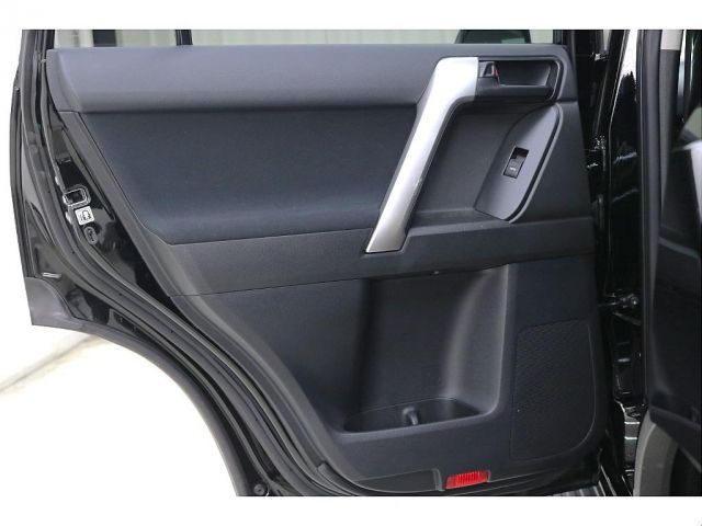 TOYOTA LANDCRUISER PRADO 2023 Image 31