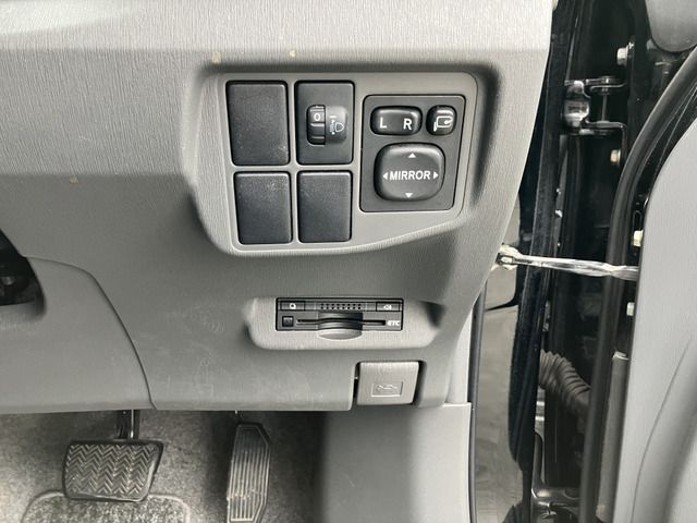 TOYOTA PRIUS 2011 Image 31