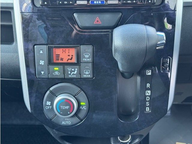 DAIHATSU TANTO CUSTOM 4WD 2017 Image 31