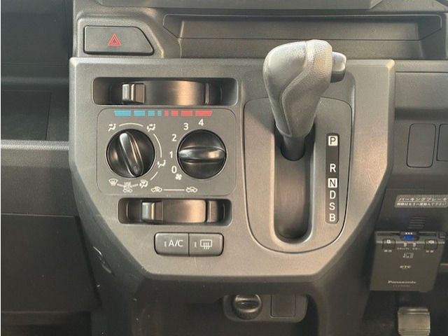 DAIHATSU WAKE 2015 Image 31