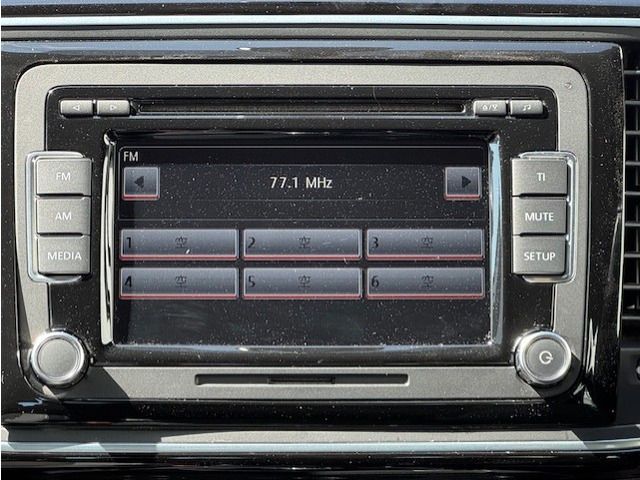 VOLKSWAGEN THE BEETL 2013 Image 31