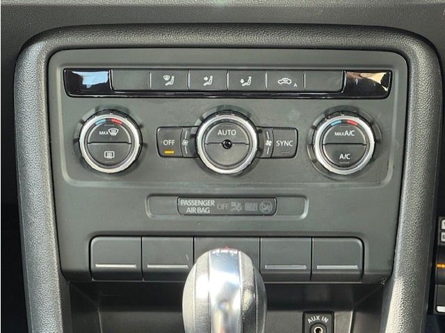 VOLKSWAGEN THE BEETL 2013 Image 31