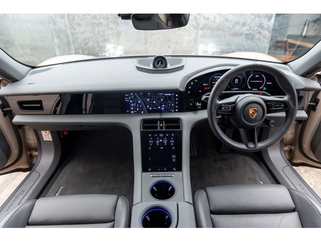 PORSCHE TAYCAN 2021 Image 31