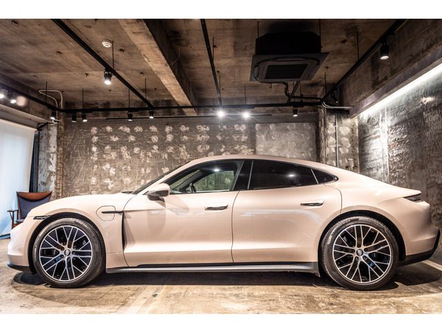 PORSCHE TAYCAN 2021 Image 31