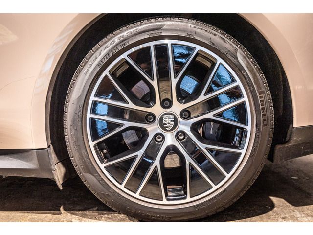 PORSCHE TAYCAN 2021 Image 31