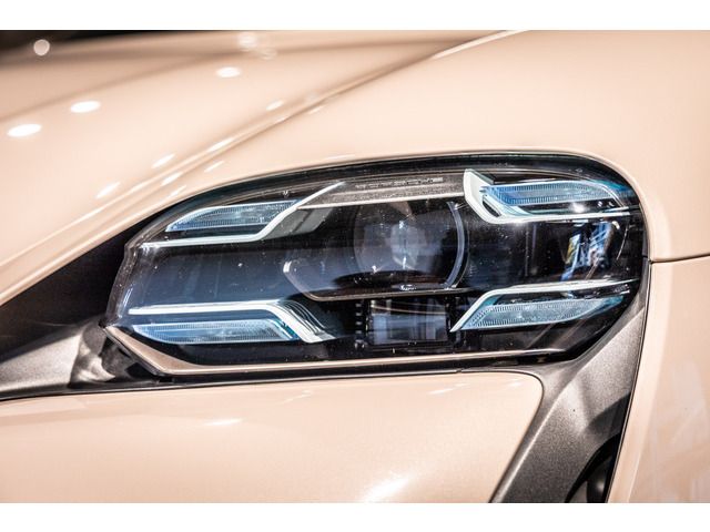 PORSCHE TAYCAN 2021 Image 31