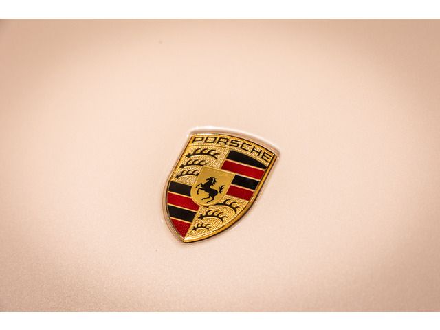 PORSCHE TAYCAN 2021 Image 31