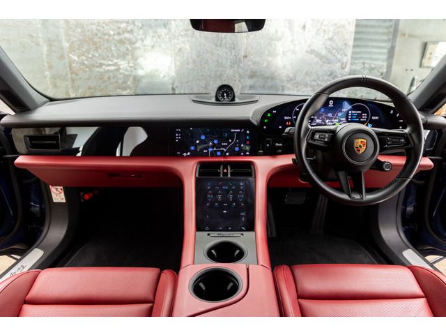 PORSCHE TAYCAN 2021 Image 31