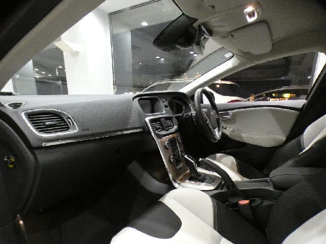 VOLVO V40 CROSS COUN 2016 Image 31