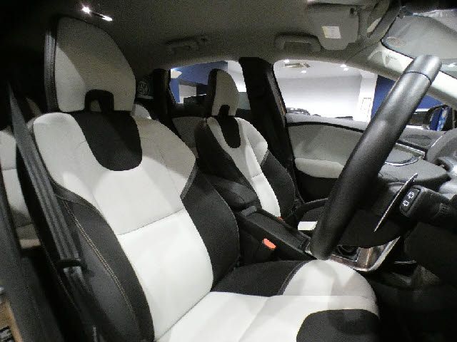 VOLVO V40 CROSS COUN 2016 Image 31