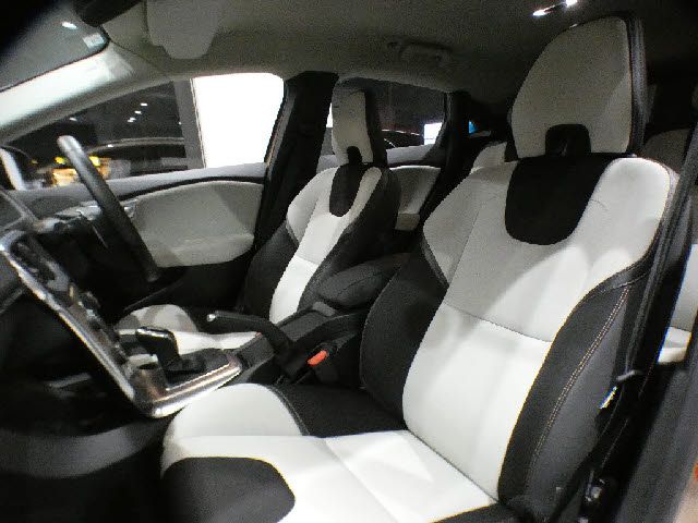 VOLVO V40 CROSS COUN 2016 Image 31