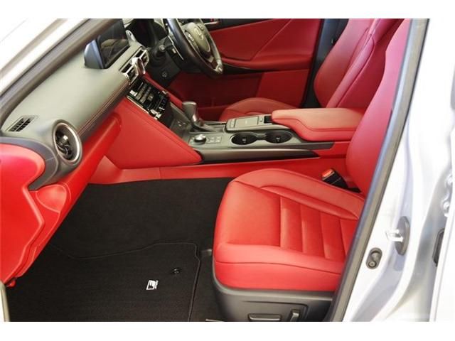 TOYOTA LEXUS IS300H 2021 Image 31