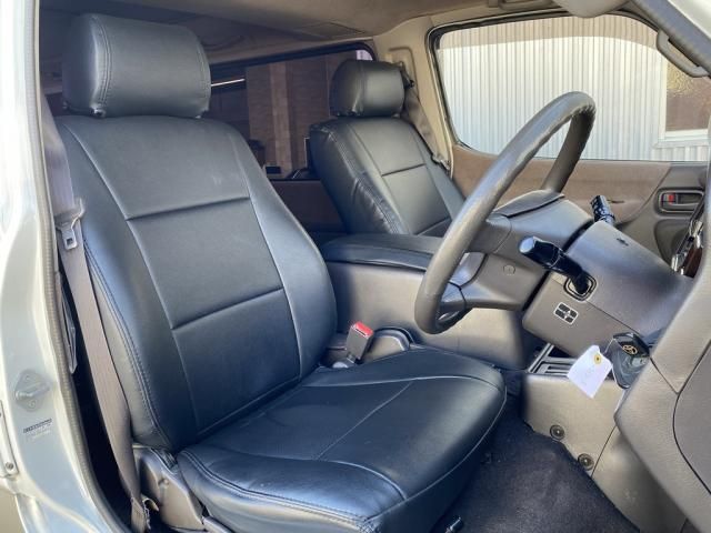 TOYOTA HIACE WAGON 2001 Image 31