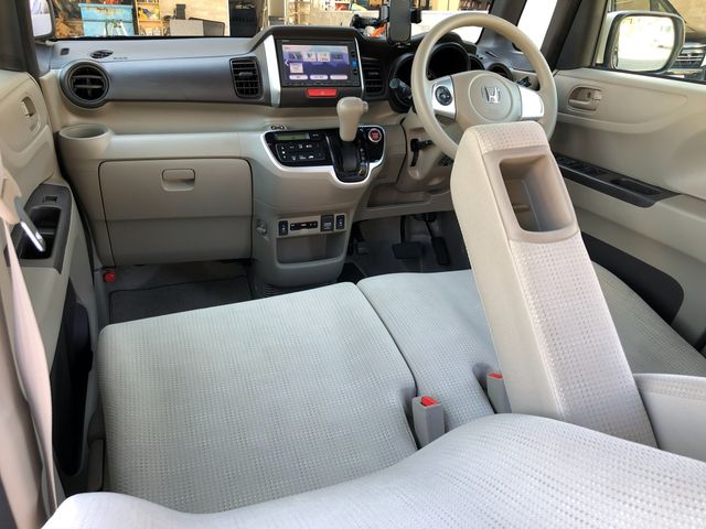 HONDA N BOX 2017 Image 31