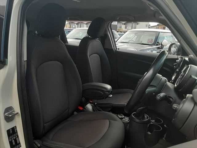 BMW MINI COOPER D 5DOOR 2019 Image 31