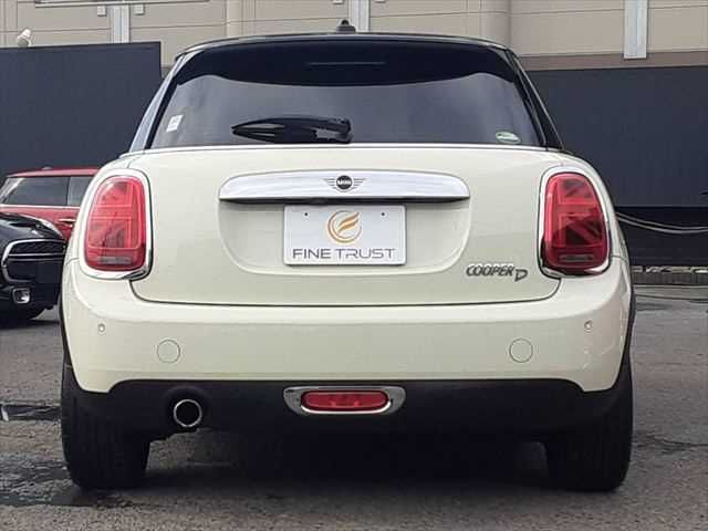 BMW MINI COOPER D 5DOOR 2019 Image 31