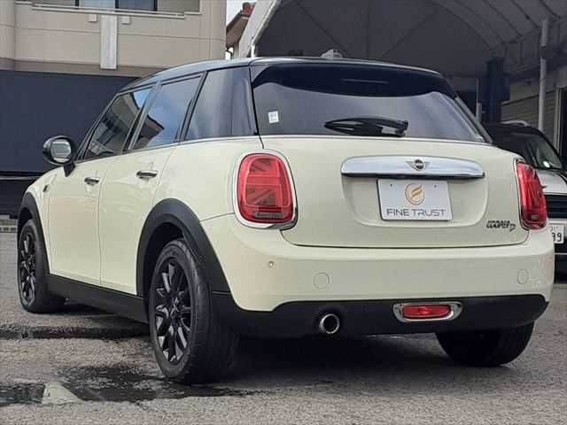 BMW MINI COOPER D 5DOOR 2019 Image 31