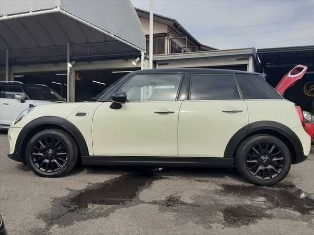 BMW MINI COOPER D 5DOOR 2019 Image 31