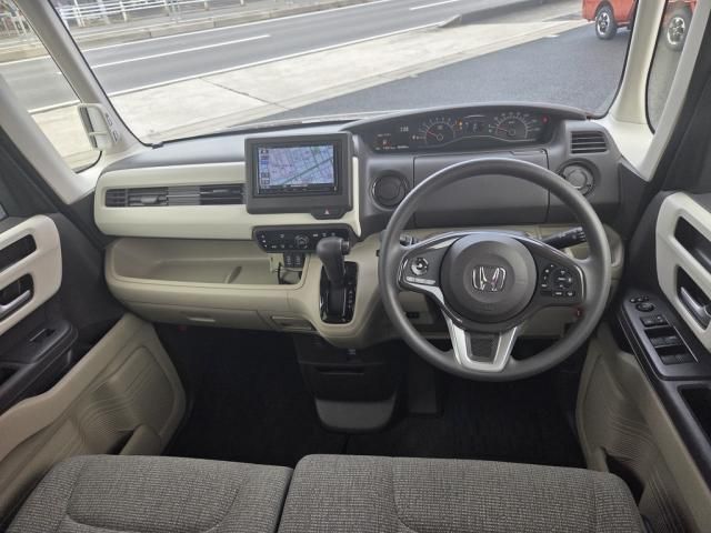 HONDA N BOX 2018 Image 31