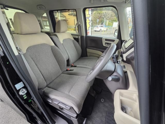 HONDA N BOX 2018 Image 31