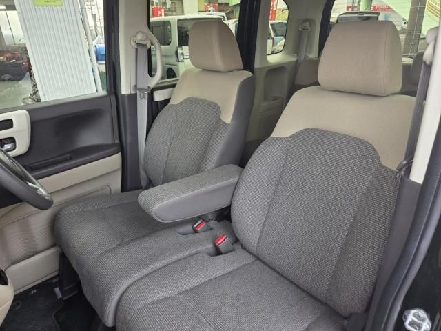 HONDA N BOX 2018 Image 31