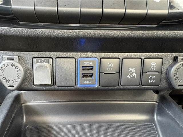 TOYOTA HILUX 4WD 2023 Image 31