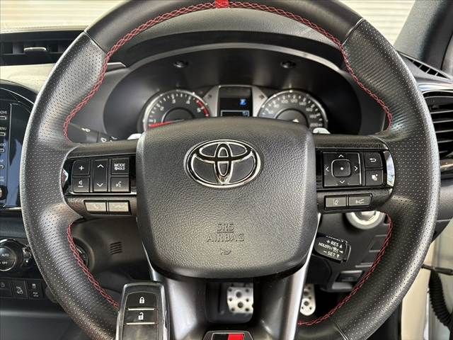 TOYOTA HILUX 4WD 2023 Image 31