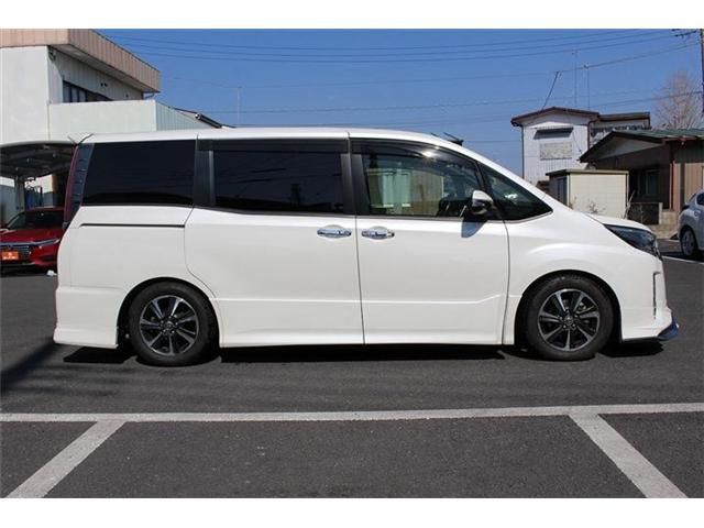 TOYOTA NOAH 2017 Image 31