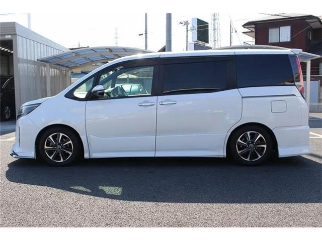 TOYOTA NOAH 2017 Image 31
