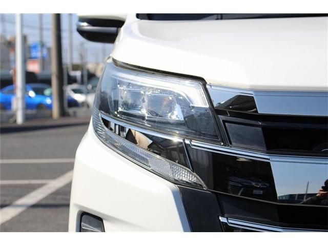 TOYOTA NOAH 2017 Image 31