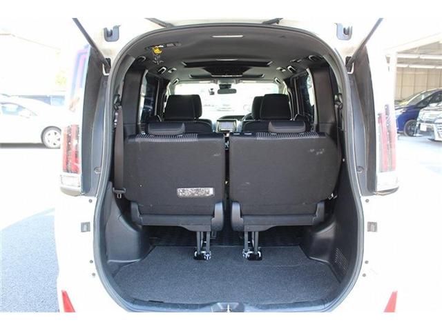 TOYOTA NOAH 2017 Image 31