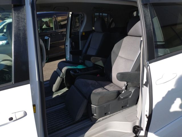 TOYOTA ESTIMA 2006 Image 31