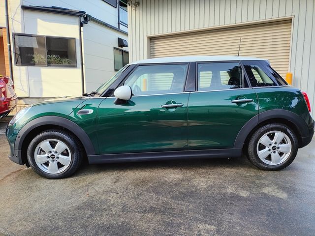 BMW MINI COOPER D 5DOOR 2018 Image 31